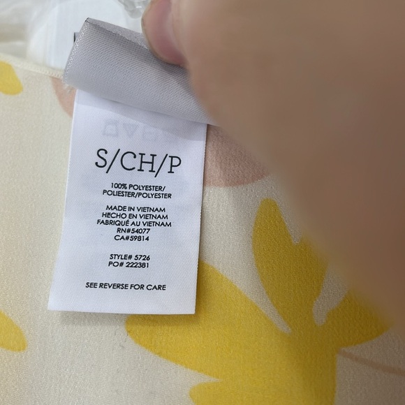 Cabi Sleeveless Flowy Top - Picture 4 of 7